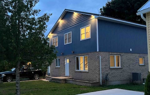 Holiday House on Huron