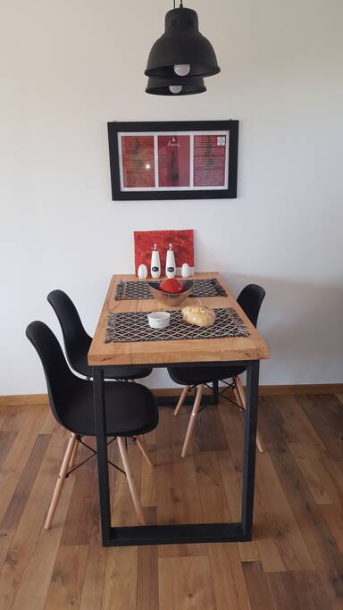 Mesa y sillas para 3 personas