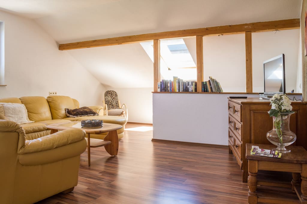 Blick von der Küche ins Wohnzimmer