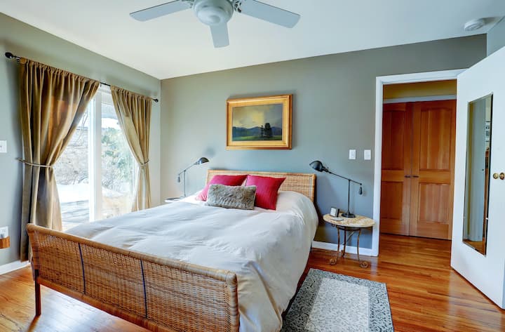 Perfect Woodstock Location- Short Walk To Town - Woodstock, NY