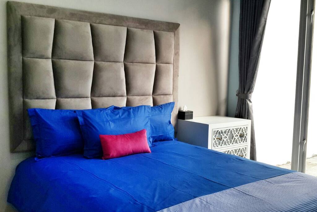 Comfy room with a few to the pool