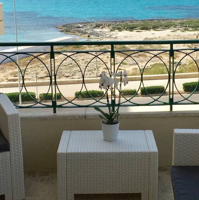 Vista fronte mare sala colazione