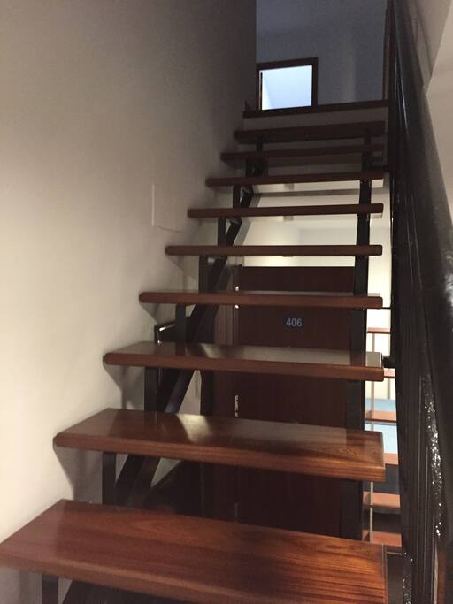 ACCESO A PLANTA SUPERIOR