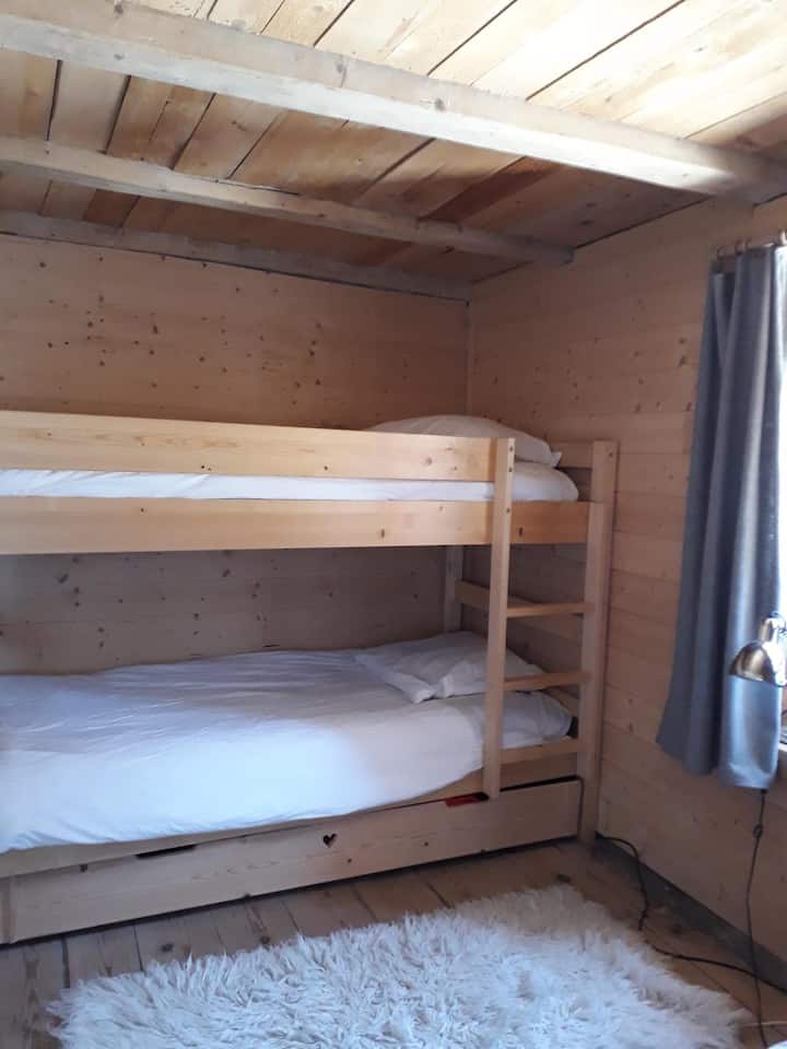 Jedna spavaća soba, 4 kreveta