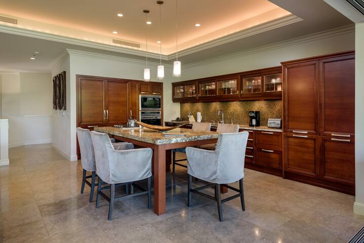 HO’OLEI DESIGNER VILLA24-4 AC WIFI BEACH POOL WALK gallery image 4