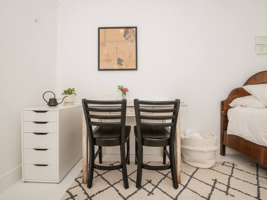 Dining nook. This is also a great space to do some internetting or coffee sipping.