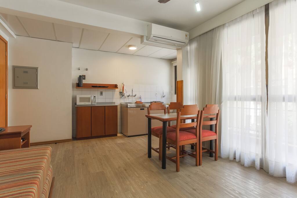 Cozinha e sala jantar e estar