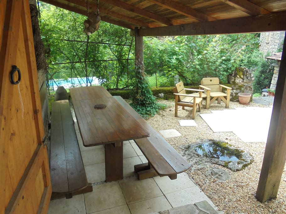 Dining Al Fresco! Seats LOADS