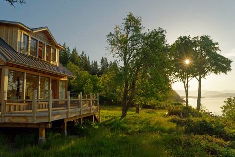 'Saltwater Cottage' Cortes Island