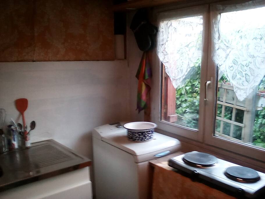 Cuisine avec vue sur le jardin