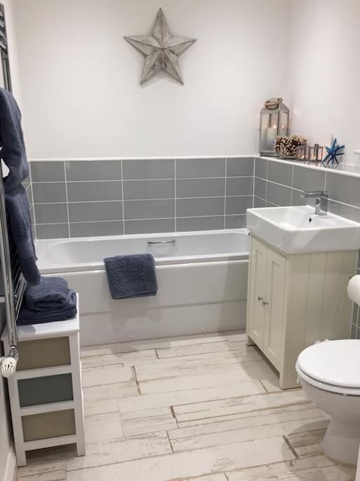 Family bathroom, which also has a separate shower cubicle.