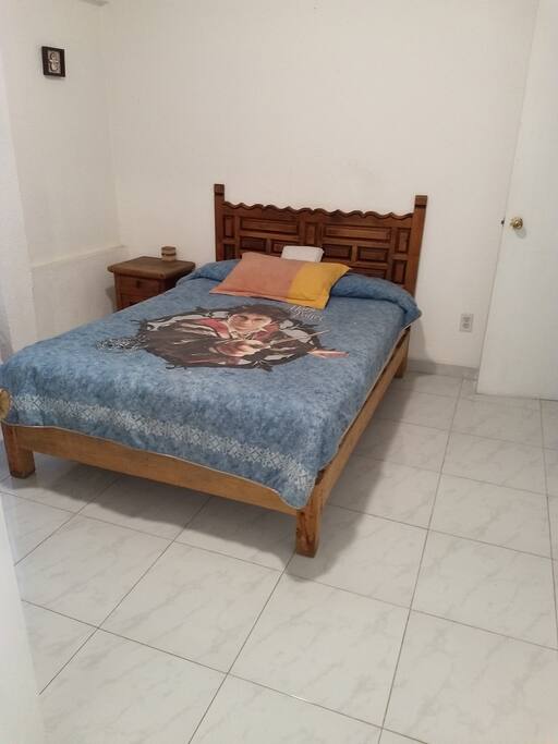 Recamara cama matrimonial, servicios incluidos, cocina,sala, alberca wfi, limpieza una vez a la semana
