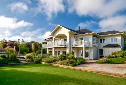 Ocean view, grill, soccer, wifi, security 24/7