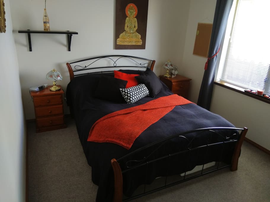Queen bed room with Ducted Airconditioning and Fan.