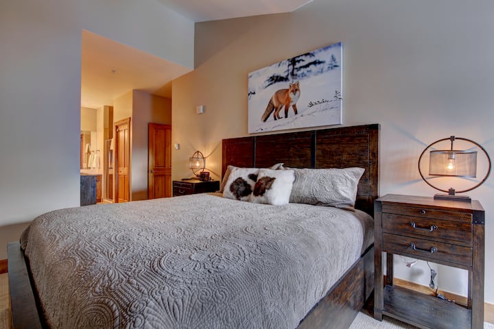 Todas las habitaciones tienen muebles y ropa de cama nuevos.  Las habitaciones tienen temas con animales.  Tres de los dormitorios tienen camas tamaño king.  La cuarta es una litera queen-over-queen.