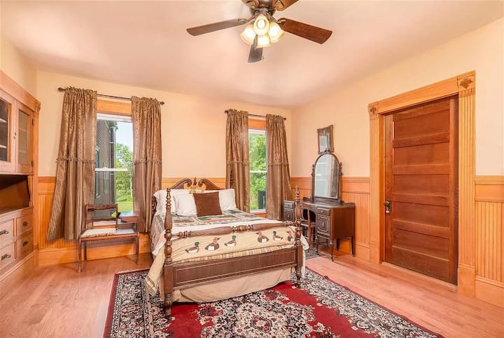 Spálňa 1 - apartmán hosťovskej izby na 1. poschodí s manželskou posteľou