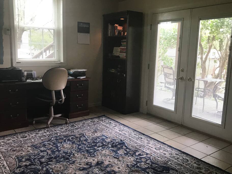 Guest office area