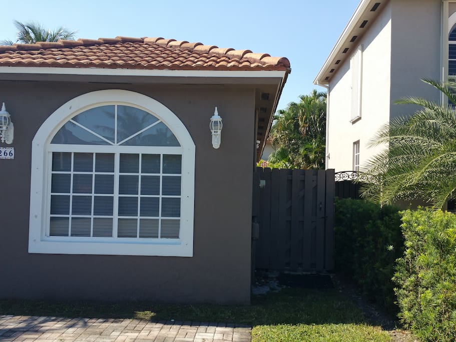 BEAUTIFUL STUDIO, INDEPENDENT ENTRANCE