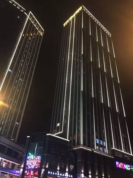 房间楼盘夜间