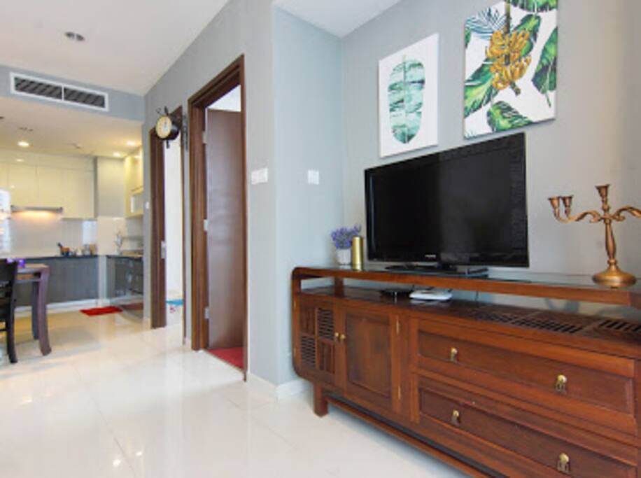 THE 1ST LIVING ROOM