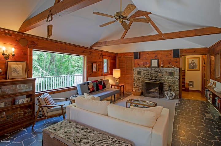 Serene Lenox Hills Cottage - Berkshires - Lenox, MA
