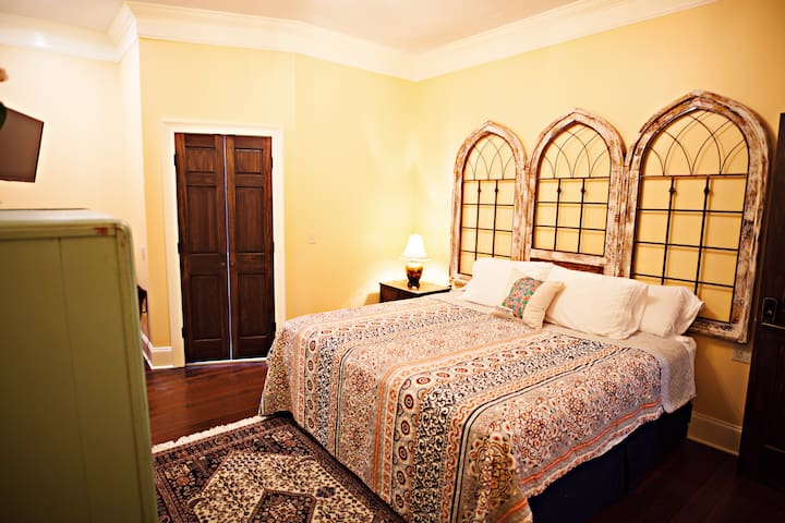 Lofts on the Square - Grenada Room