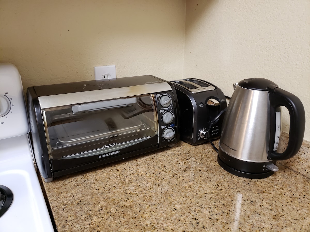 Elegant 2BR/2BA, near Strip, free Parking/Gym/Pool