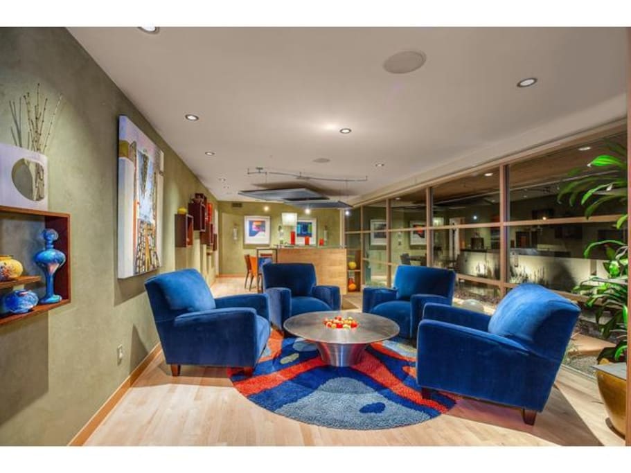 Front Sitting Lounge