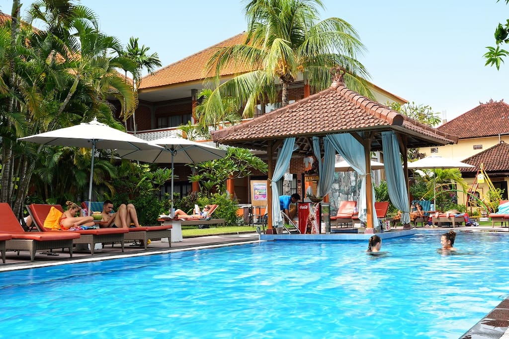 Pool Bar