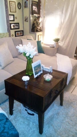 Sofa, Shower, Grits/Oatmeal, Coffee/Tea & Toast