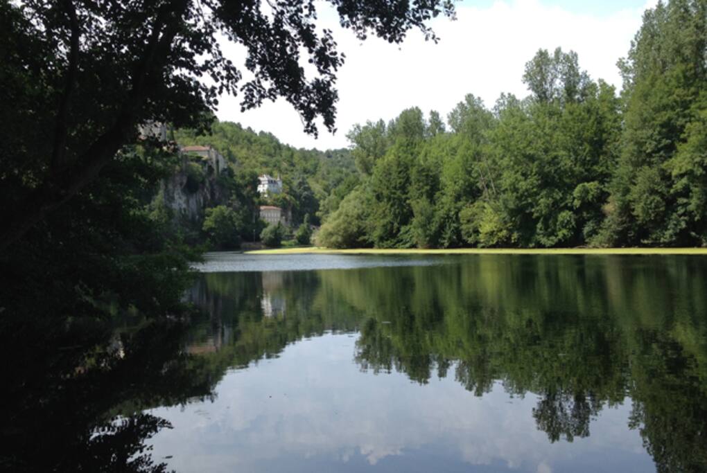 The river Lot with Château de la Blainie