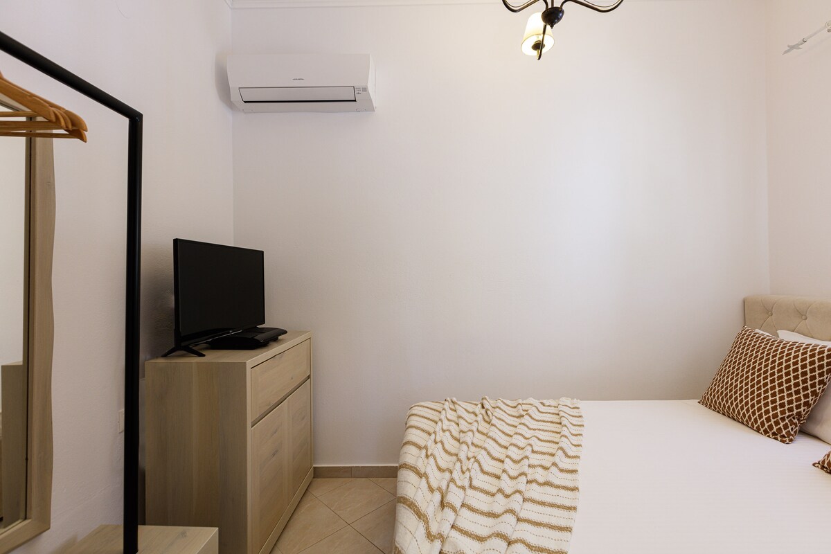 ¡Todas las habitaciones tienen aire acondicionado y TV!