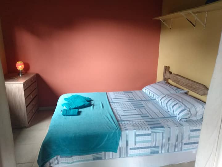 Wazo wazi la nyumba
Inafanya chumba kionekane kuwa na hewa zaidi
Lakini funga na pazia ili iwe ya kustarehesha
Kwa mtazamo wa ajabu wa kichwa cha Kihindi