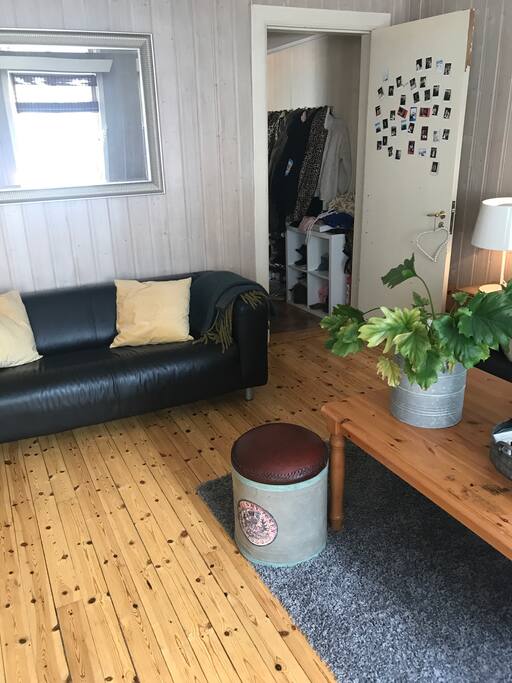 Stuen sett fra en annen vinkel