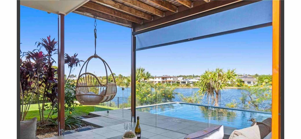 Serenity SEA LAKE HOUSE Pet Friendly, pool on lake