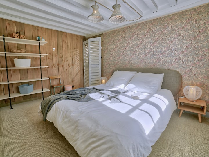 חדר שינה ראשי עם מקלחת פרטית - קומת קרקע
(מיטה אחת 160*200)