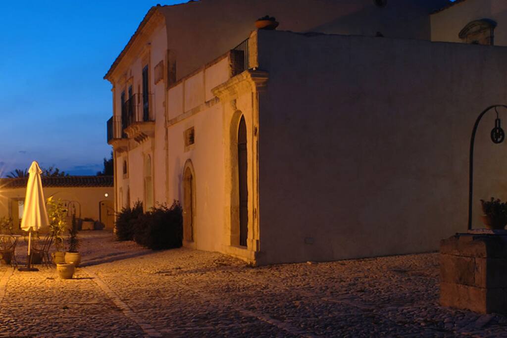 Magnifica Villa di notte