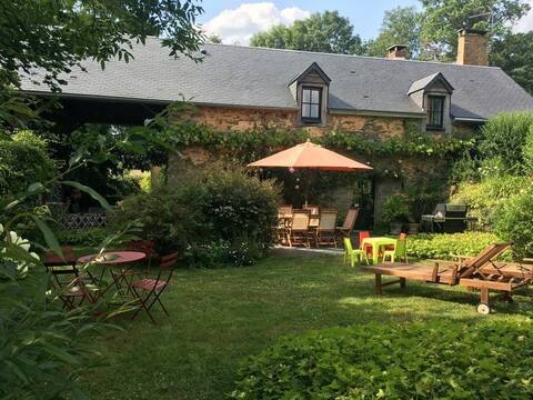 Airbnb performant: Old farmhouse with modern comfort à Sarthe