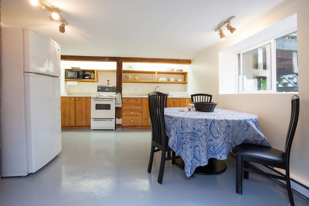 Kitchen with dining table