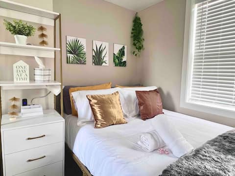 The Loft Valpo University Modern- Extended Stay
