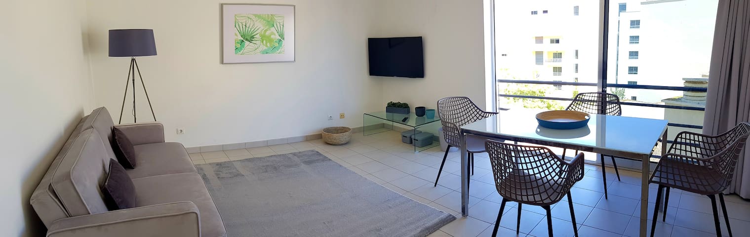 Marina Hillside Apartment - sun, sand and sea