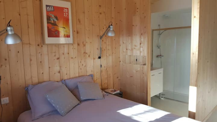 נוף אחר מחדר 1 לחדר רחצה.