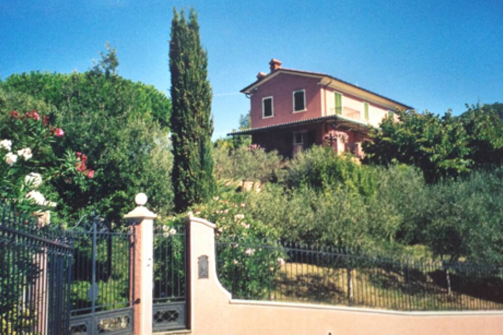 VILLA MONTEFRANCIO