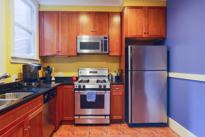 Beautiful Russian Hill Flat gallery image 5