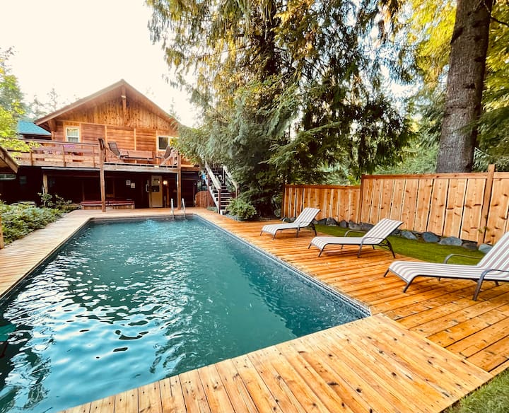 Mt Rainier home w/Poolfor 4 Adults Cabins for Rent in Ashford