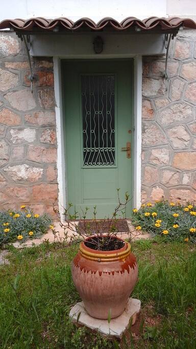 Porte d'entrée de la chambre indépendante de l'étage