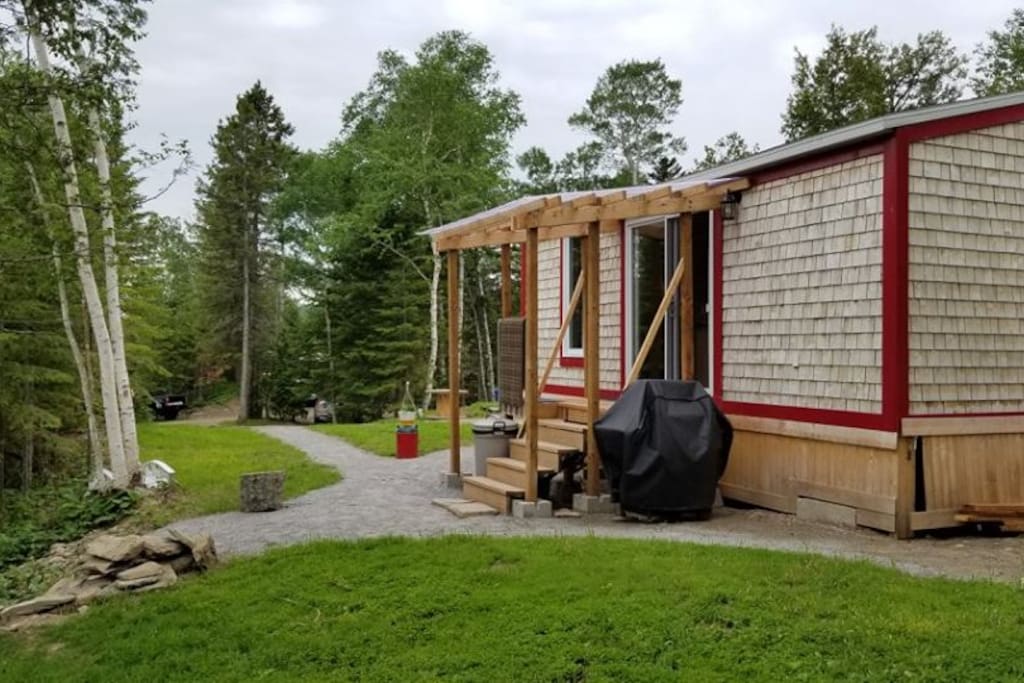 Petit chalet sur le bord du lac Chalets à louer à SaintNarcissede