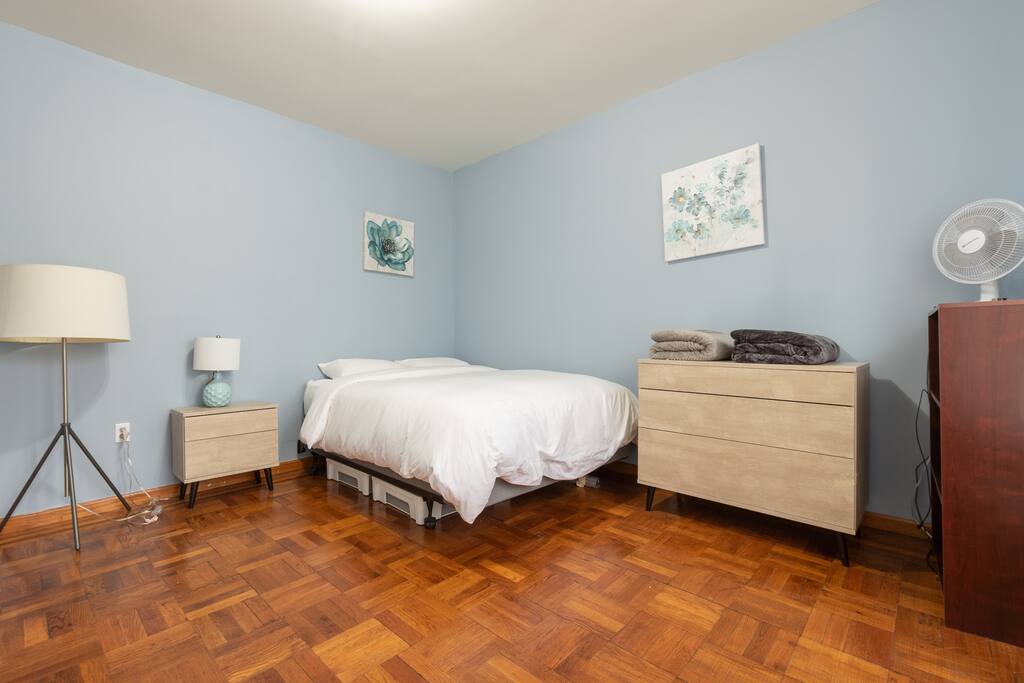 Master Bedroom with Queen sized bed