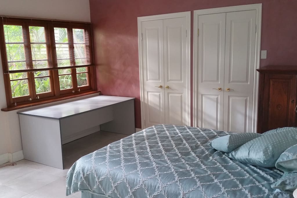 large room queen bed and fold away air con heating