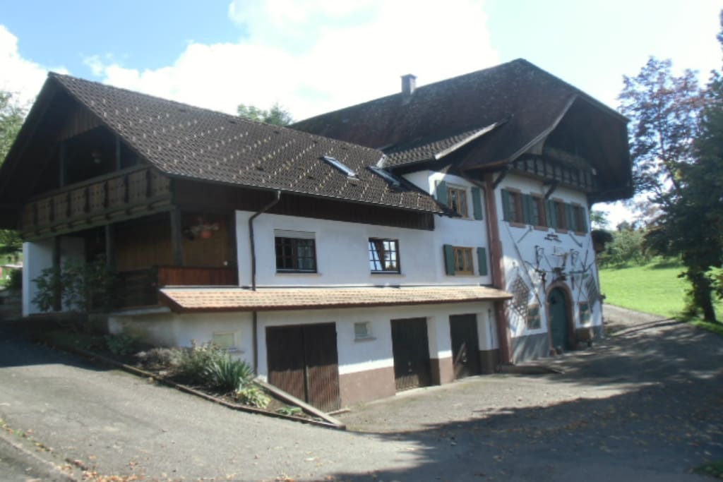 Nebenhaus, dort befinden sich unsere Ferienwohnungen